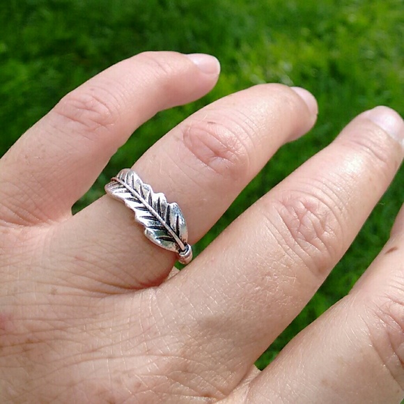 *925 Sterling Silver Feather Leaf Ring - Picture 2 of 5